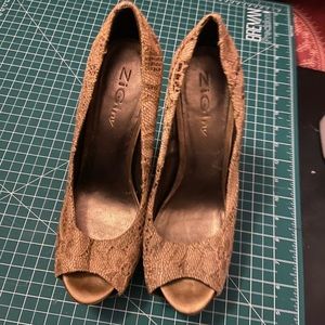 Ziginy brown and gold lace high heels